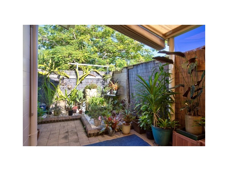 9/401-409 McCoombe Street, Mooroobool QLD 4870