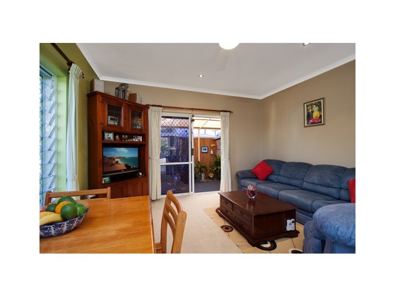 9/401-409 McCoombe Street, Mooroobool QLD 4870