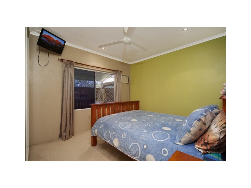 9/401-409 McCoombe Street, Mooroobool QLD 4870