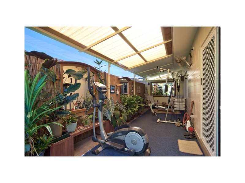 9/401-409 McCoombe Street, Mooroobool QLD 4870