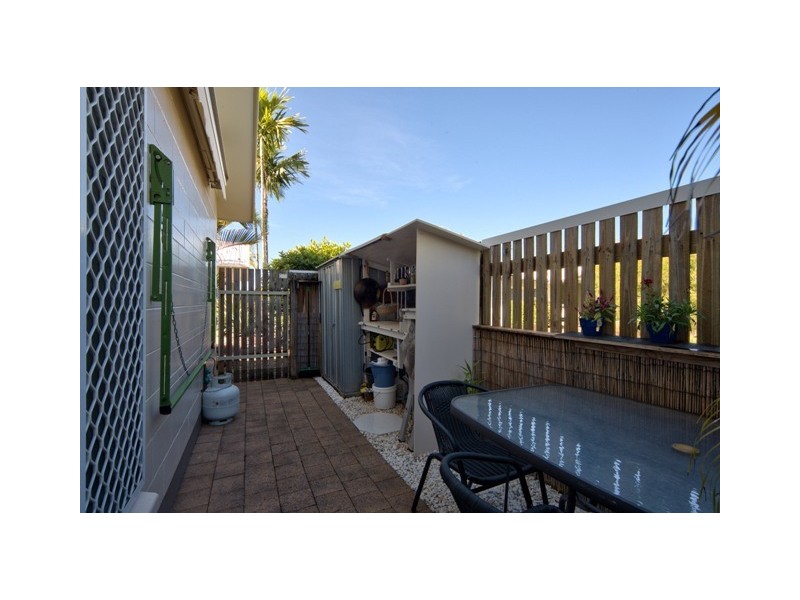 9/401-409 McCoombe Street, Mooroobool QLD 4870