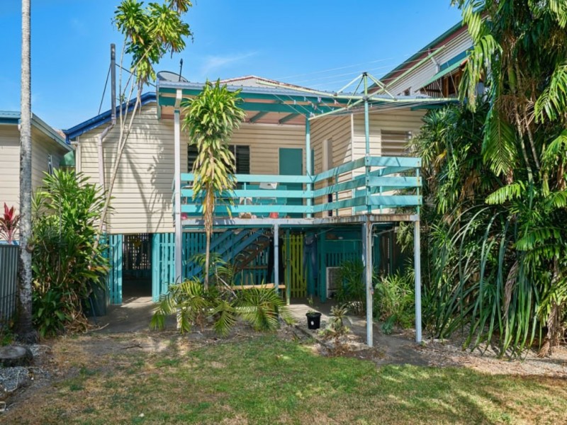 82 Cairns St., Cairns North QLD 4870
