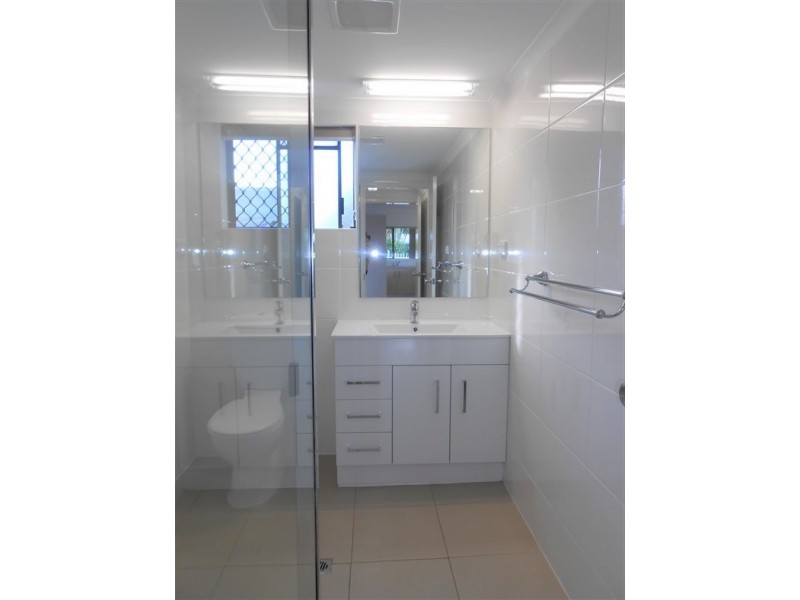 Manoora QLD 4870