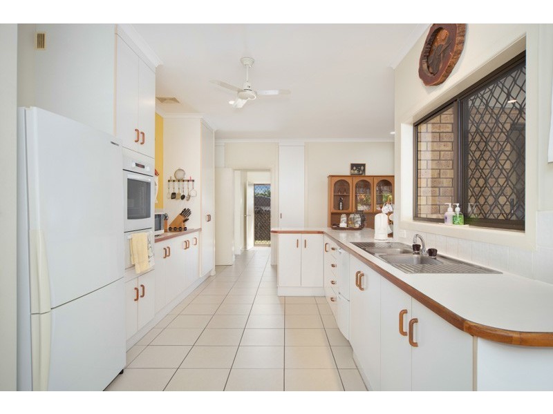 17 Sandpiper Court, Bayview Heights QLD 4868