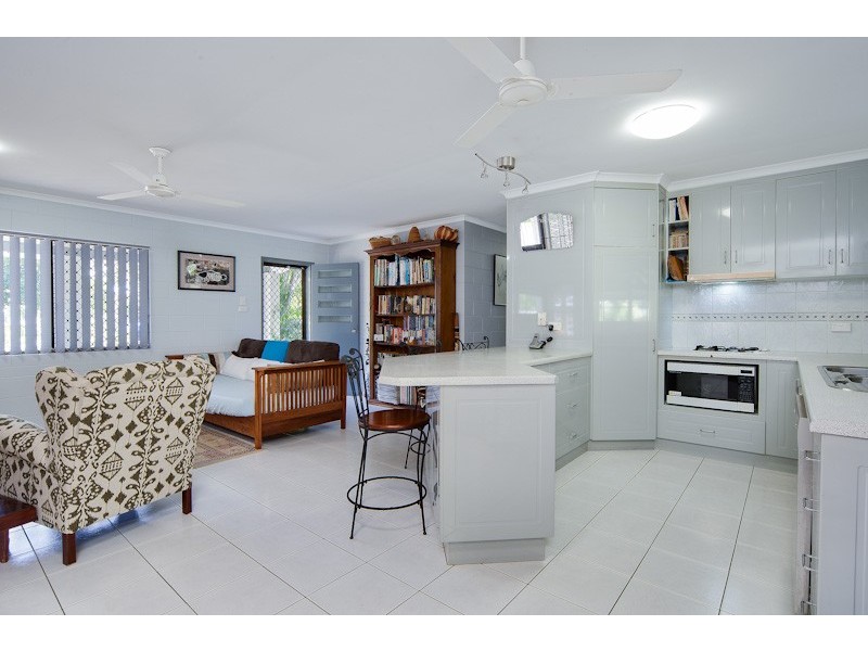 13 Lennon Street, Westcourt QLD 4870