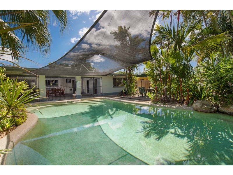 13 Lennon Street, Westcourt QLD 4870