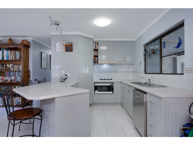 13 Lennon Street, Westcourt QLD 4870