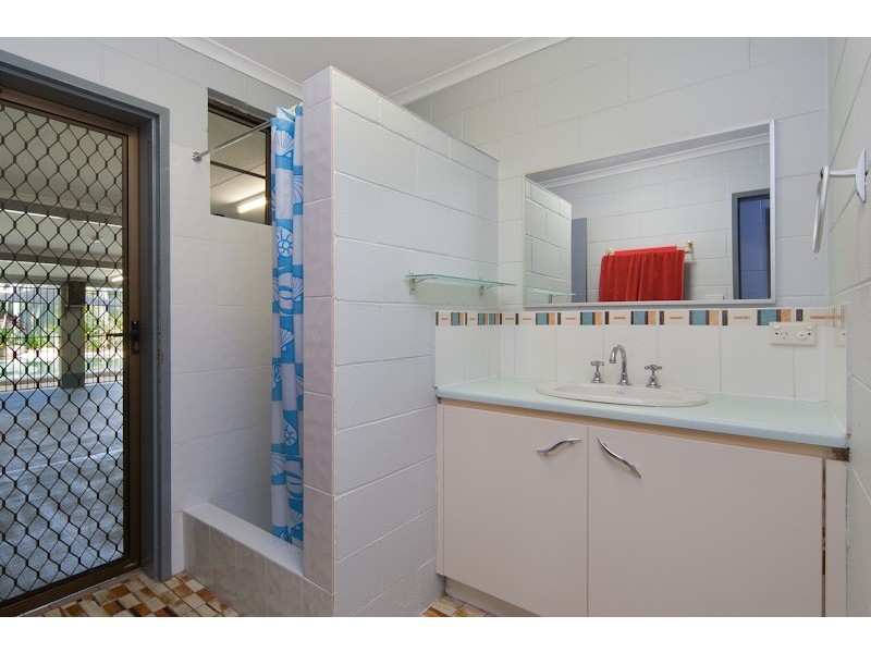 13 Lennon Street, Westcourt QLD 4870