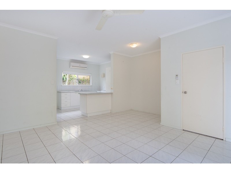 2/217 McCoombe Street, Bungalow QLD 4870