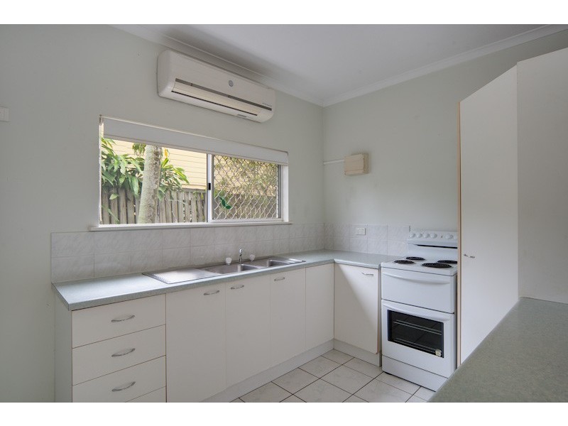 2/217 McCoombe Street, Bungalow QLD 4870