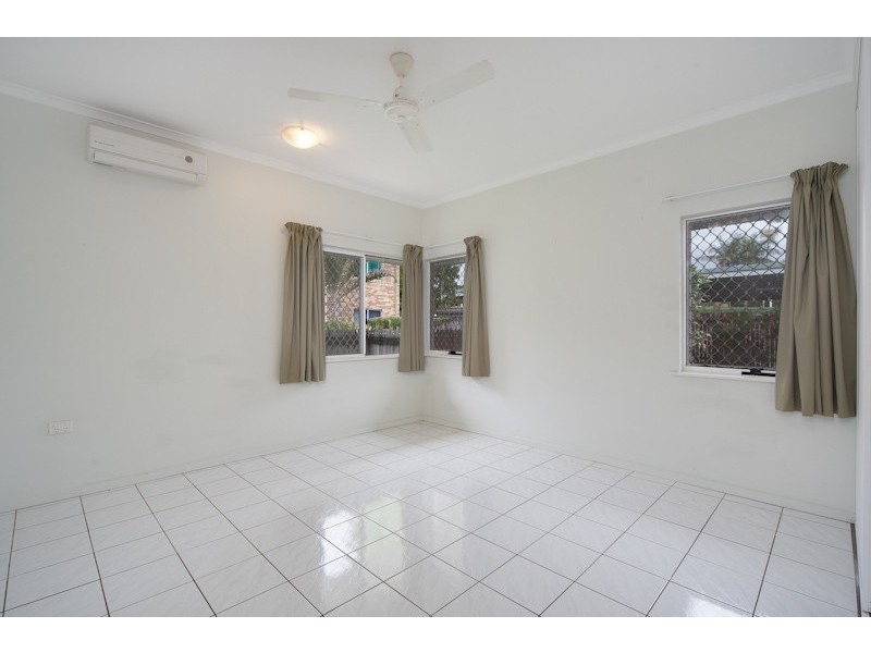 2/217 McCoombe Street, Bungalow QLD 4870