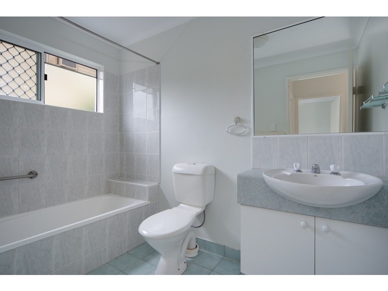 2/217 McCoombe Street, Bungalow QLD 4870