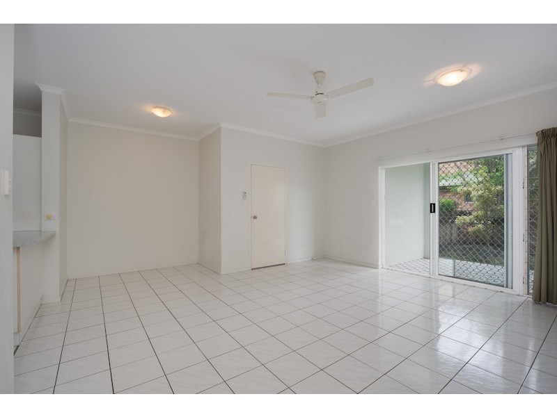 2/217 McCoombe Street, Bungalow QLD 4870