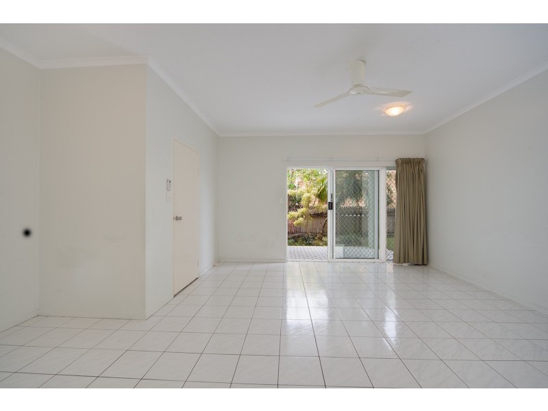2/217 McCoombe Street, Bungalow QLD 4870