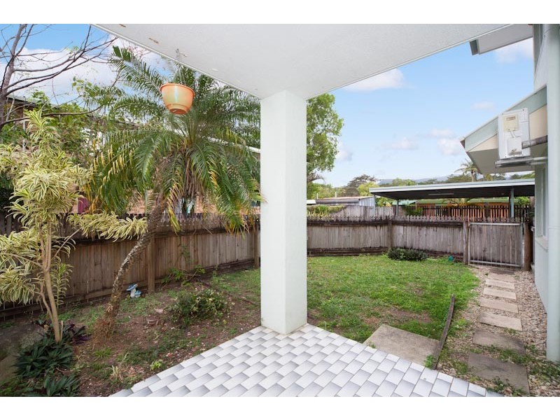 2/217 McCoombe Street, Bungalow QLD 4870