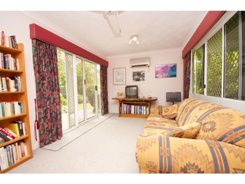 12 Forum Close, Mooroobool QLD 4870