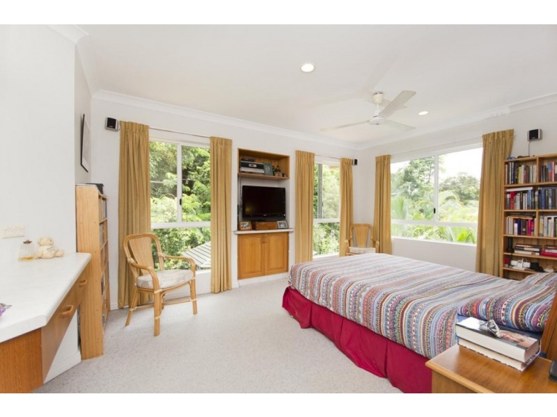 12 Forum Close, Mooroobool QLD 4870