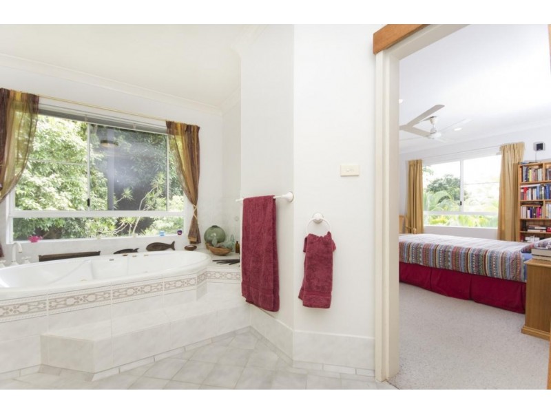 12 Forum Close, Mooroobool QLD 4870