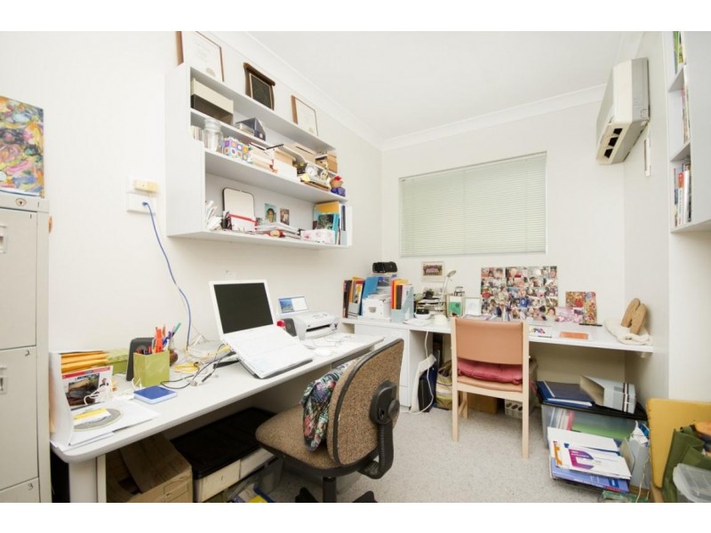 12 Forum Close, Mooroobool QLD 4870