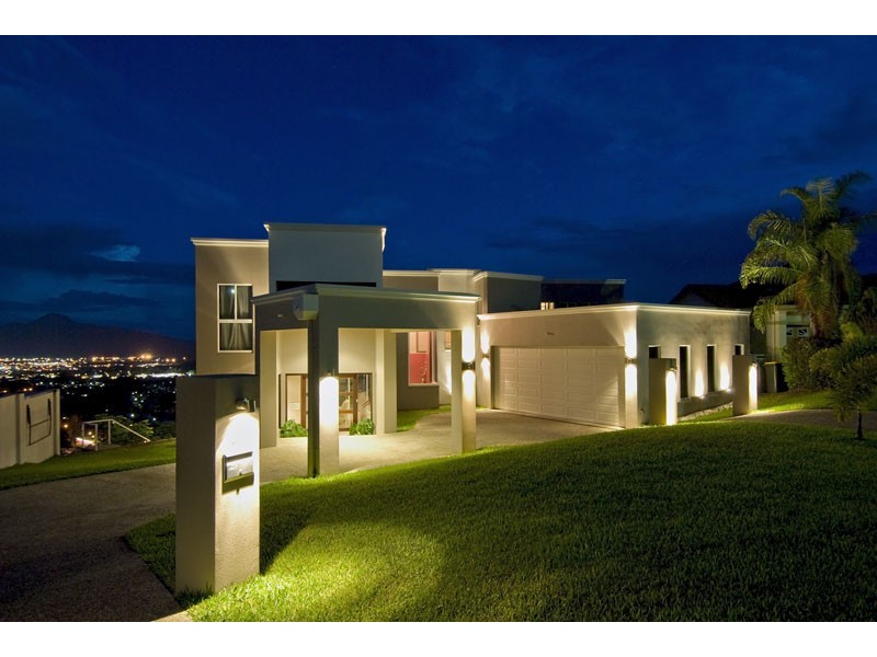 107 Summer Hill Drive, Mooroobool QLD 4870