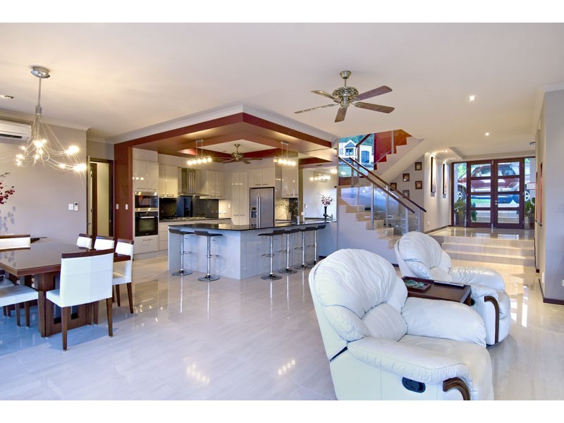 107 Summer Hill Drive, Mooroobool QLD 4870