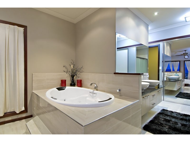 107 Summer Hill Drive, Mooroobool QLD 4870