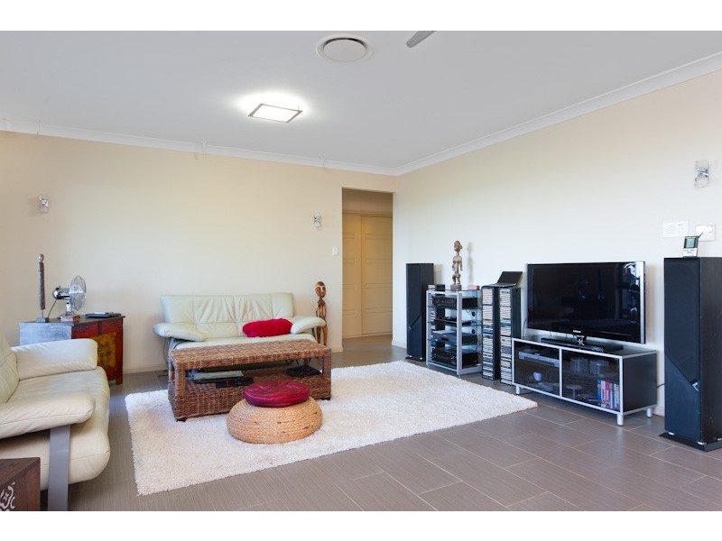 81 Summer Hill Drive, Mooroobool QLD 4870