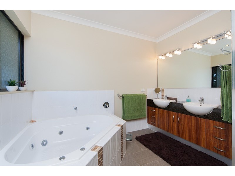 81 Summer Hill Drive, Mooroobool QLD 4870