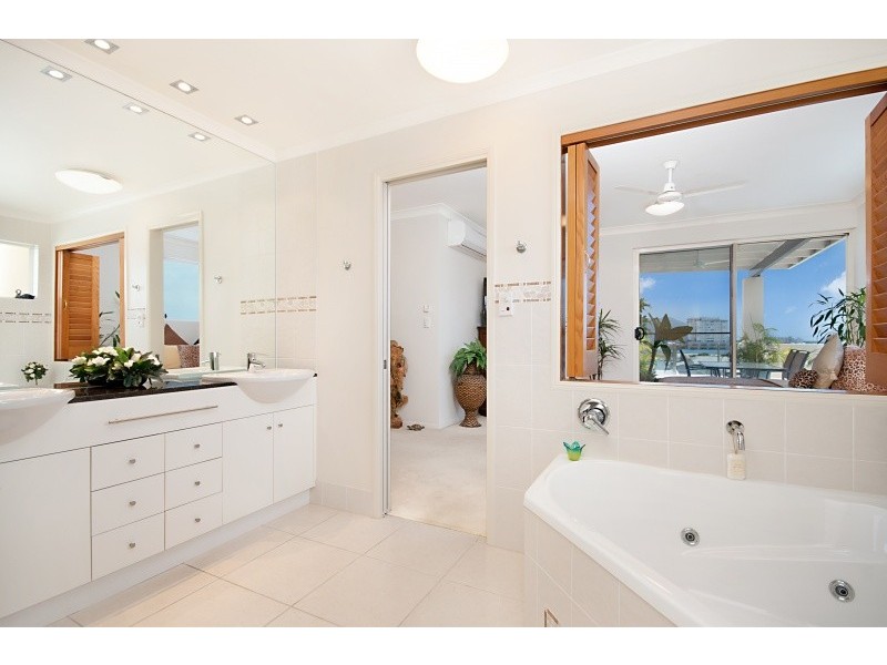 23/79 Spence Street, Cairns City QLD 4870