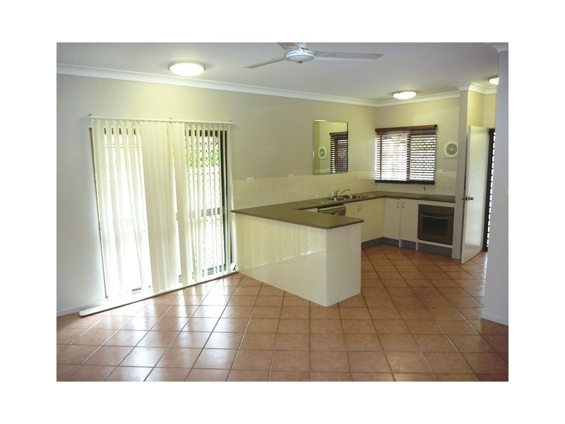 2/21 Balaclava Road, Earlville QLD 4870