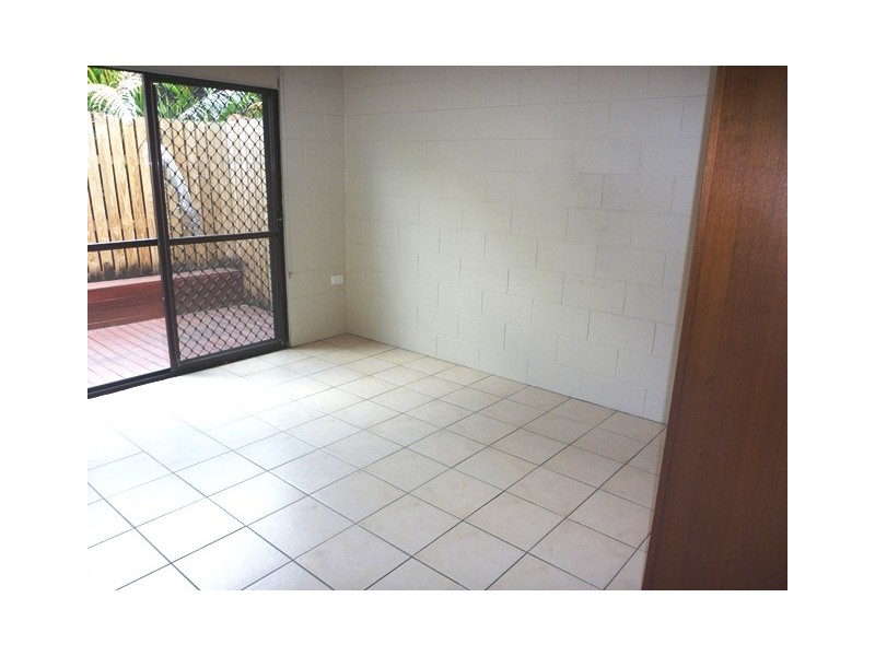 2/21 Balaclava Road, Earlville QLD 4870