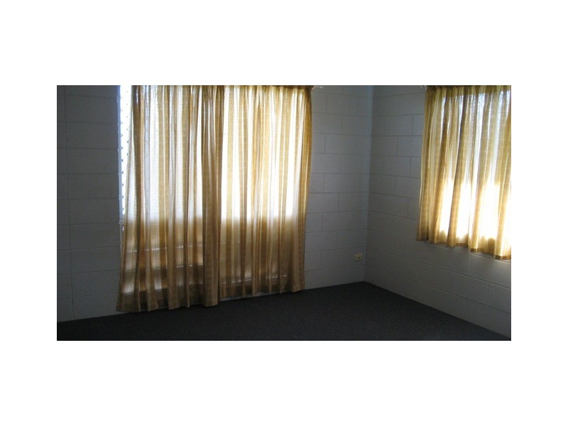 2/9 Hunt Street, Manunda QLD 4870