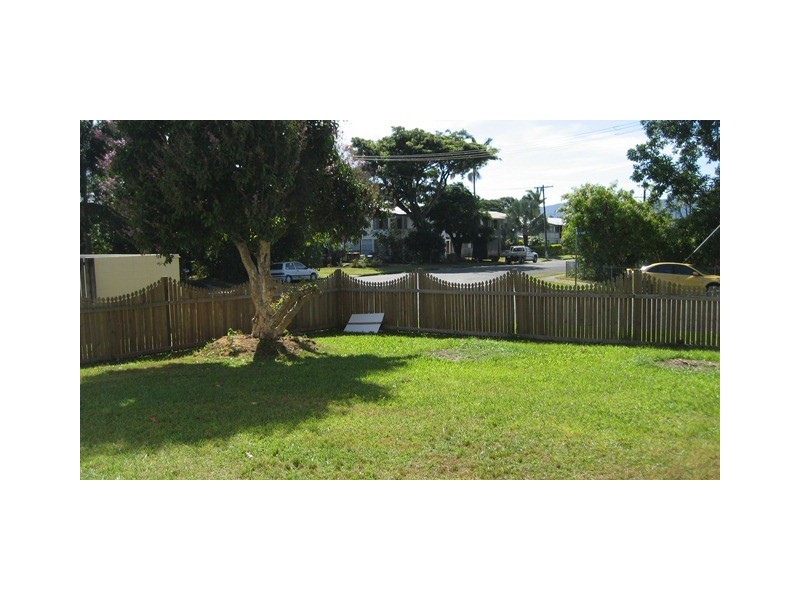 2/9 Hunt Street, Manunda QLD 4870