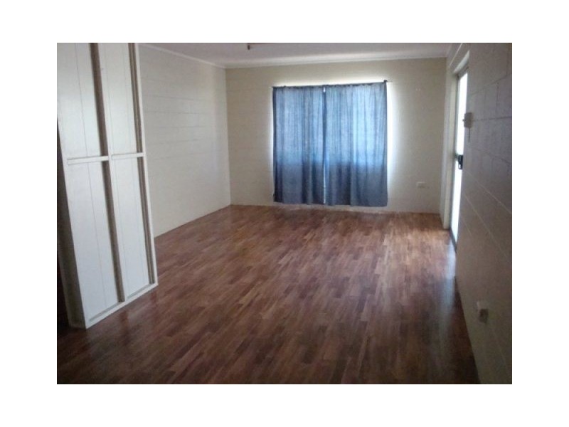 2/9 Hunt Street, Manunda QLD 4870