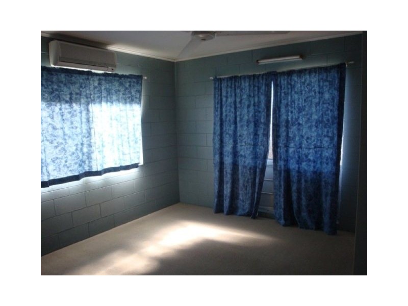 2/9 Hunt Street, Manunda QLD 4870