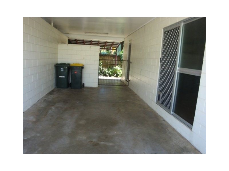 2/9 Hunt Street, Manunda QLD 4870