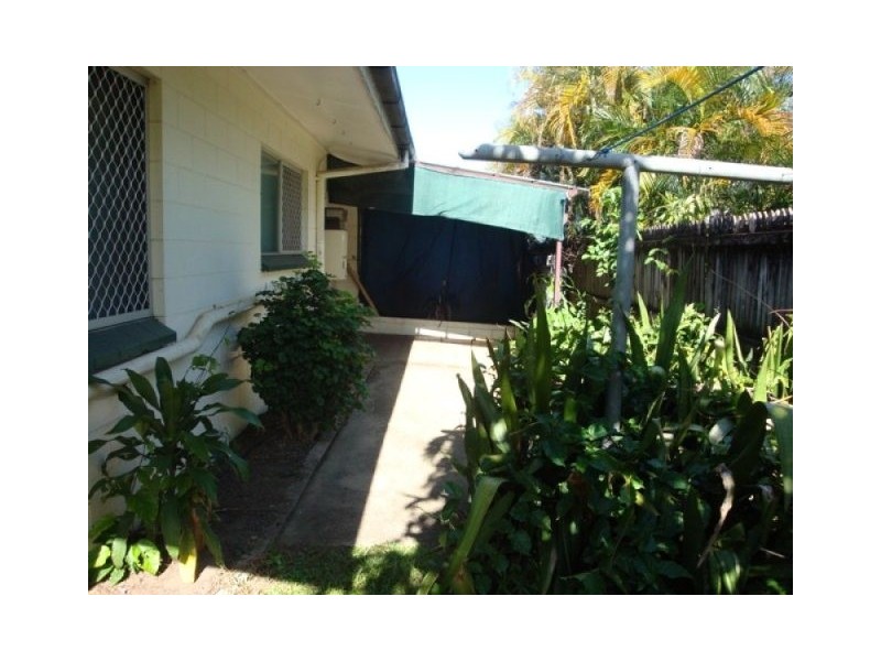 2/9 Hunt Street, Manunda QLD 4870