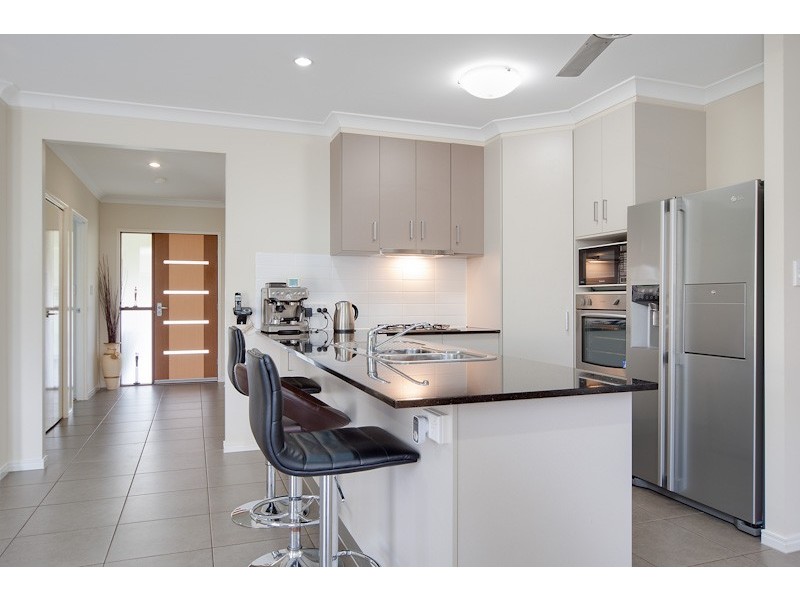 16 Kippin Close, Redlynch QLD 4870