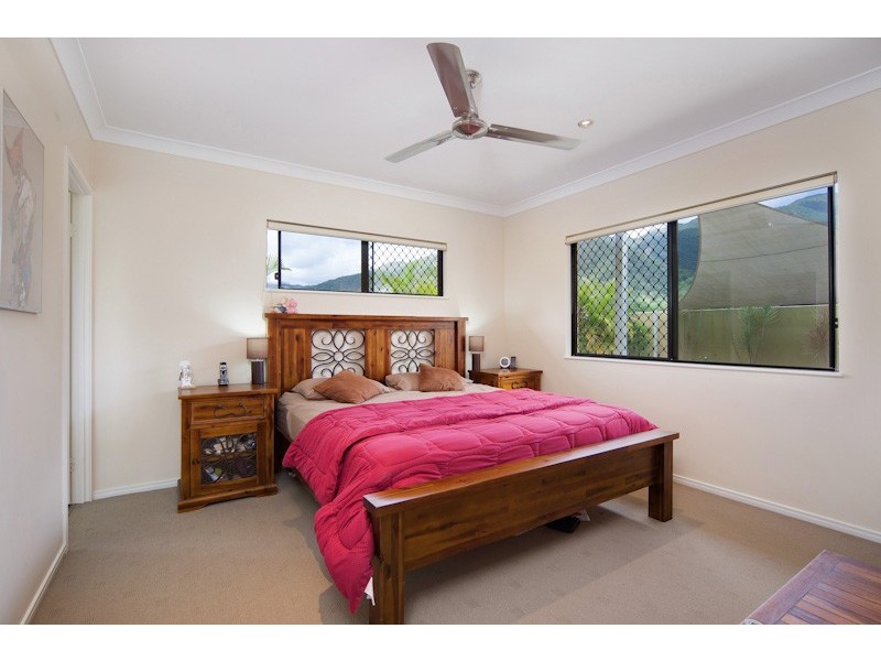 16 Kippin Close, Redlynch QLD 4870