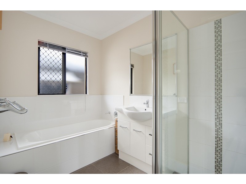 16 Kippin Close, Redlynch QLD 4870