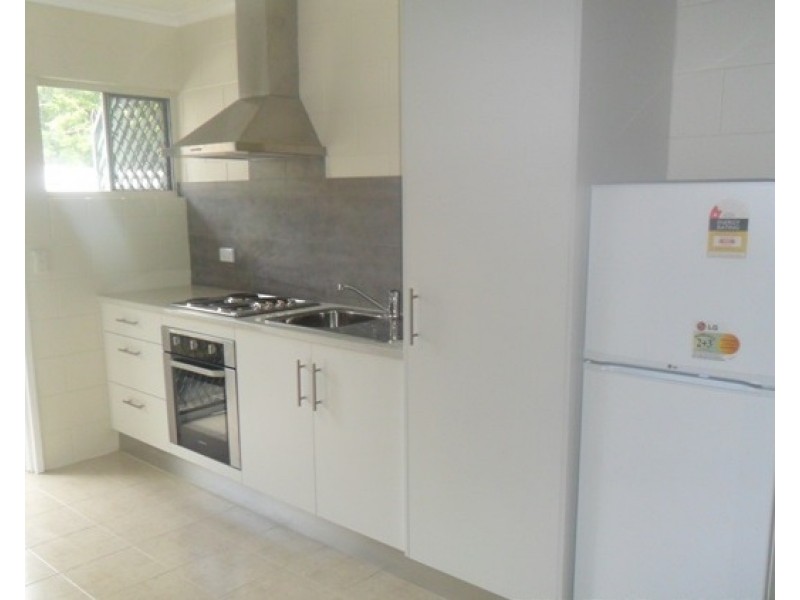 2/31 Miles Street, Manoora QLD 4870