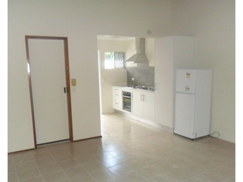 2/31 Miles Street, Manoora QLD 4870