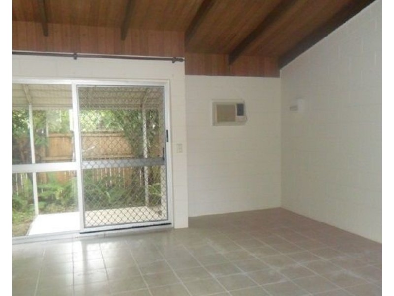 2/31 Miles Street, Manoora QLD 4870