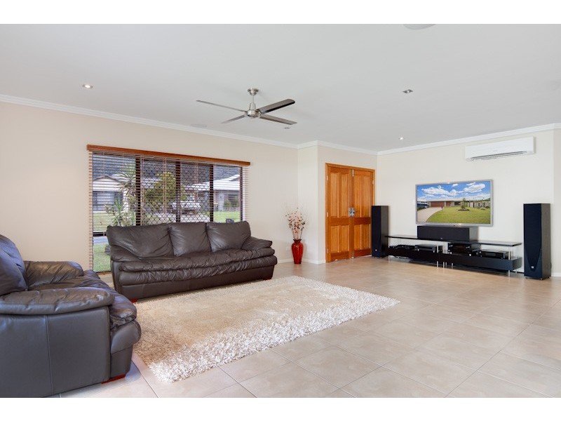 13 Roderick Street, Bentley Park QLD 4869