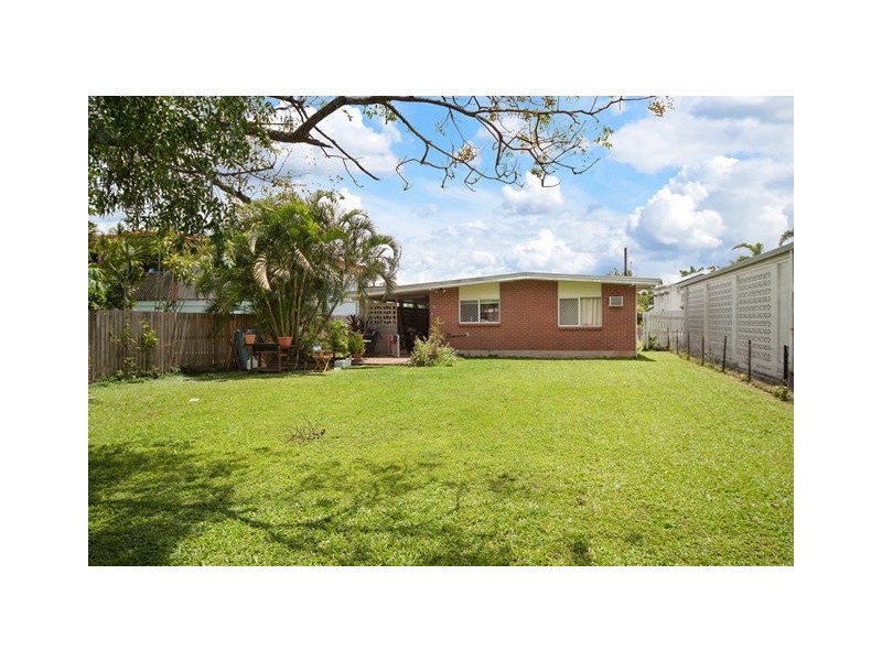 3 Chaplain Avenue, Manunda QLD 4870