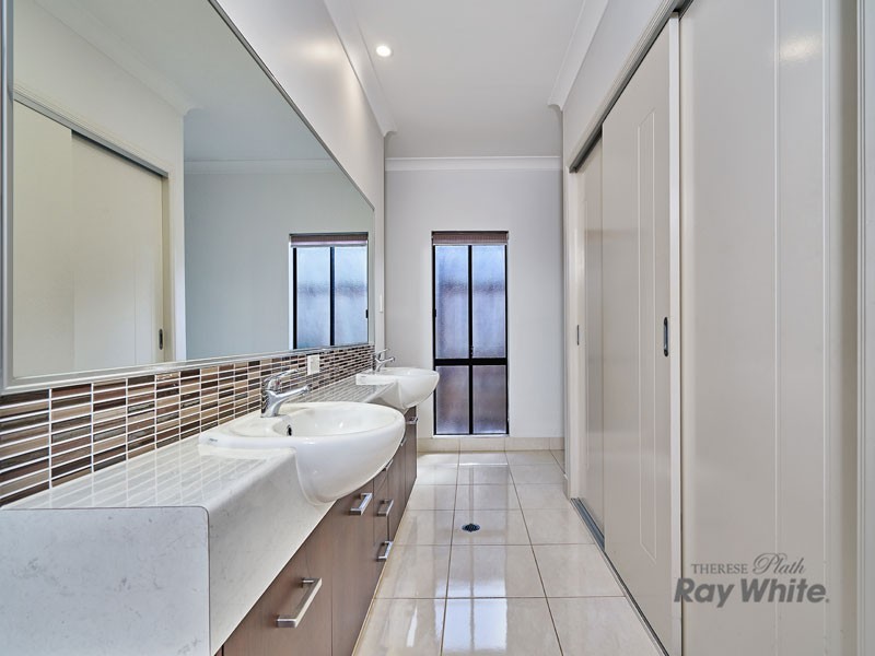 10 Shelbourne Street, Bentley Park QLD 4869