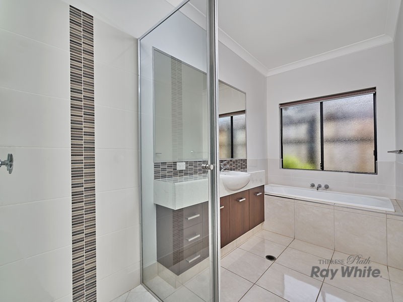 10 Shelbourne Street, Bentley Park QLD 4869