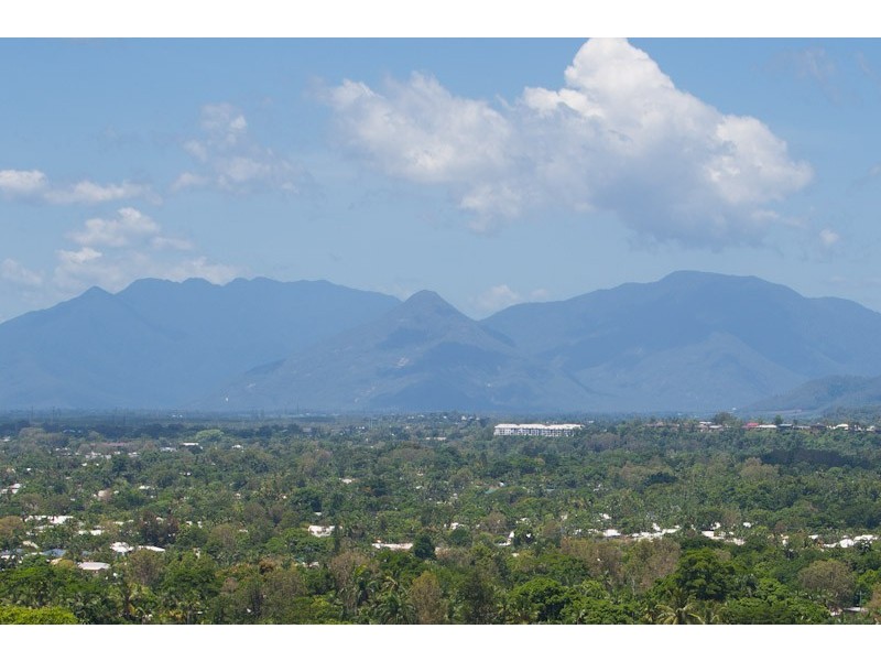 4 Knott Court, Whitfield QLD 4870