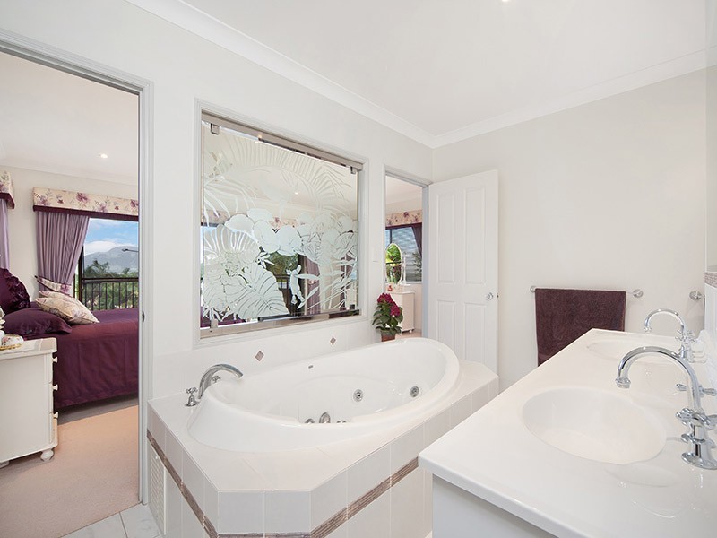 4 Knott Court, Whitfield QLD 4870