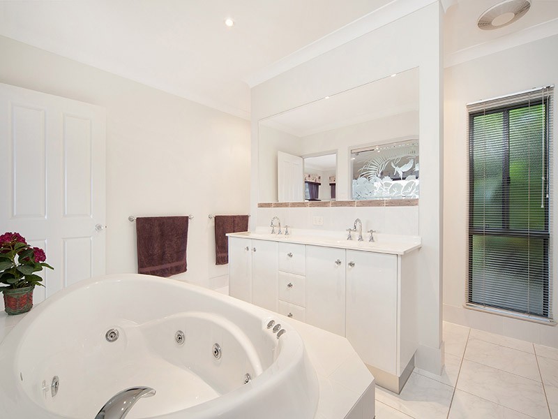 4 Knott Court, Whitfield QLD 4870